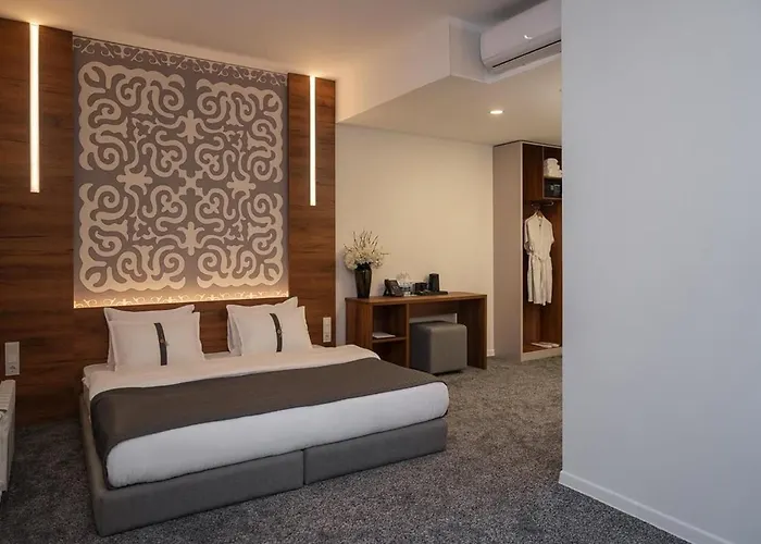 The Grand Ocean Suite Near Igi Airport